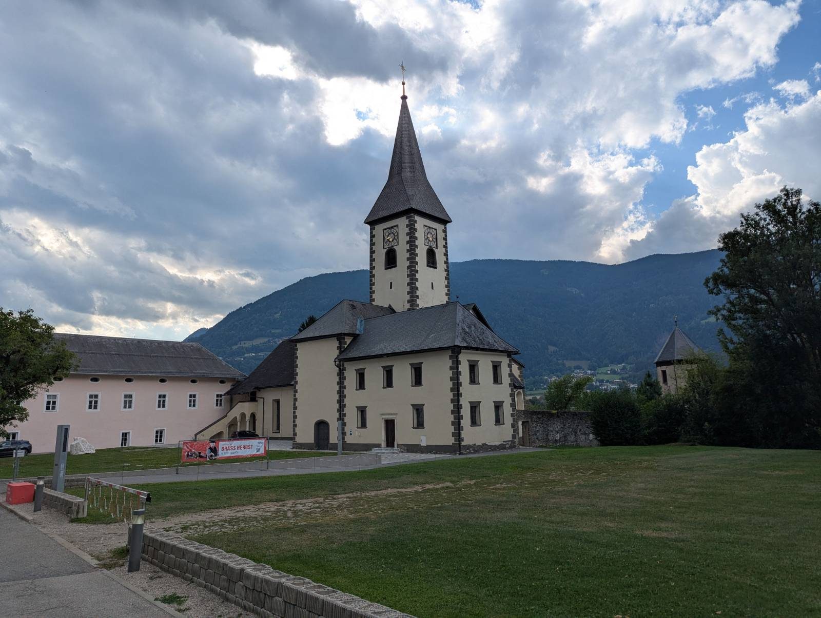 Stiftskirche Ossiach mit Vierungsturm